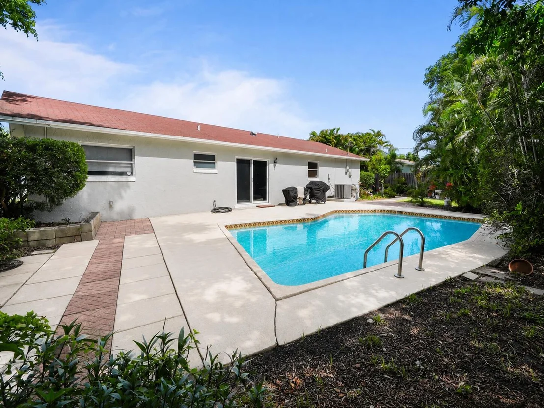 Photo of 1515 CRESCENT Drive
