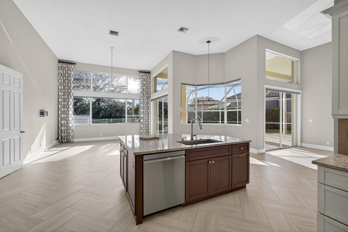 Photo of 111 N River Drive W