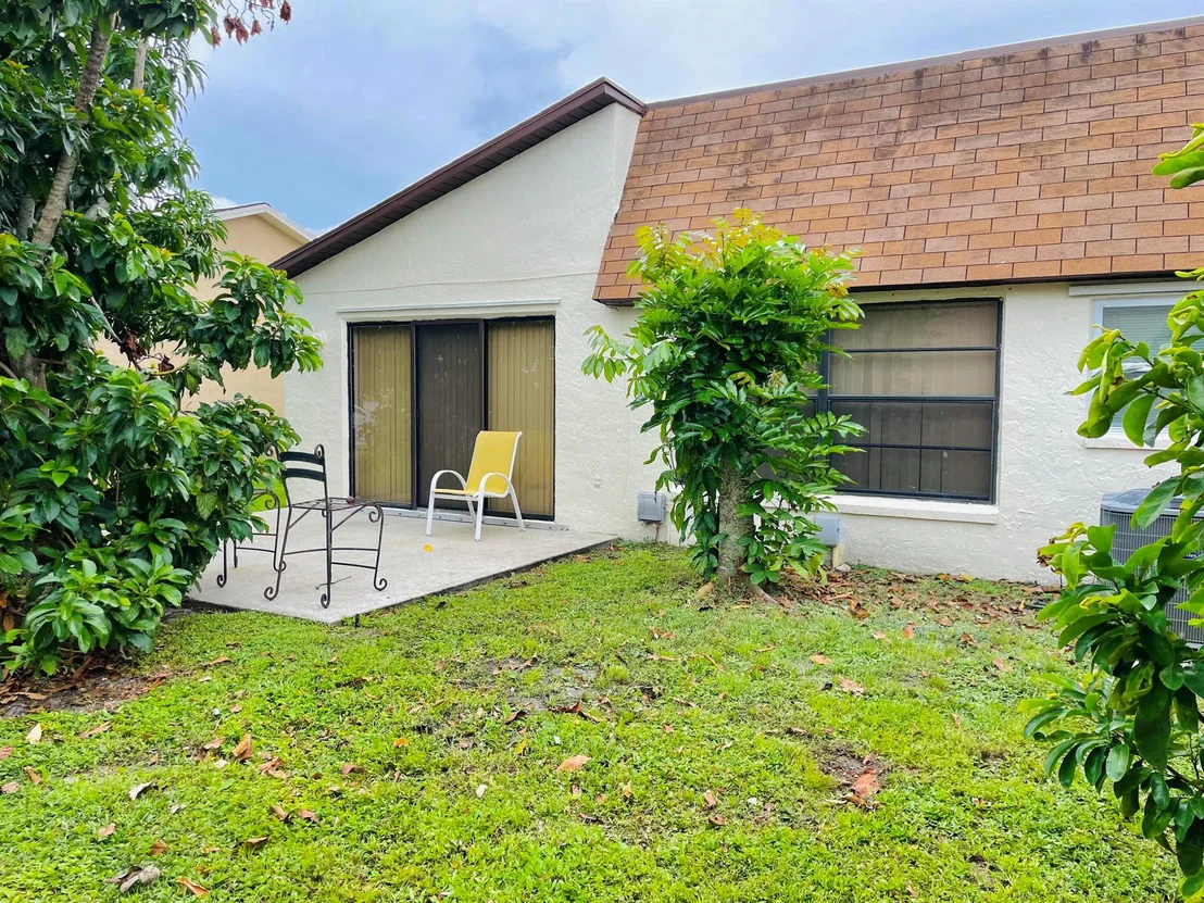 Photo of 5421 Mirror Lakes Boulevard