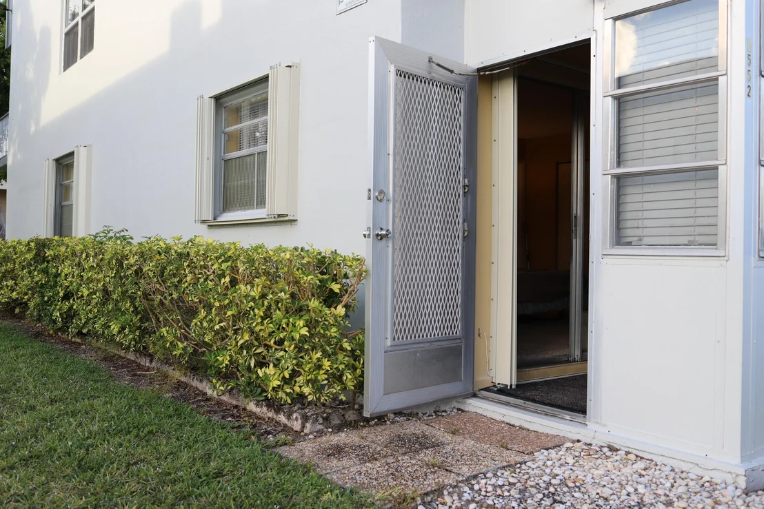 Photo of 552 Capri L
