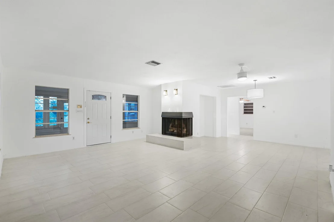 Photo of 4900 Palm Drive