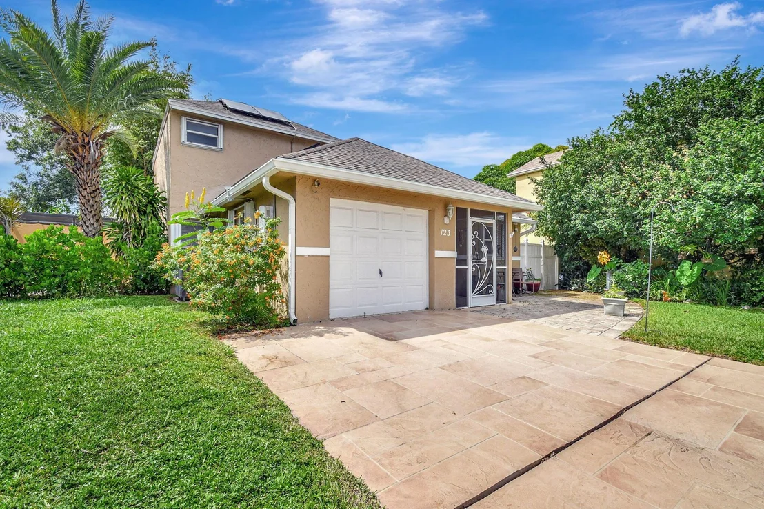 Photo of 123 Buttonwood Circle