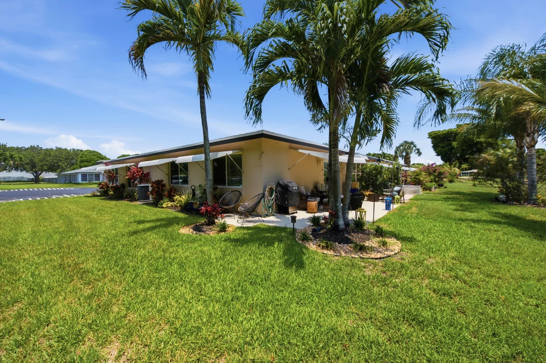 Photo of Unit D at 957 Circle Drive