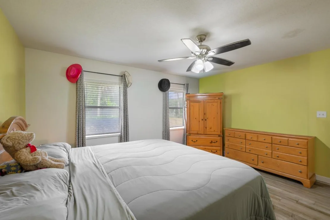 Photo of 588 NE 28th Avenue