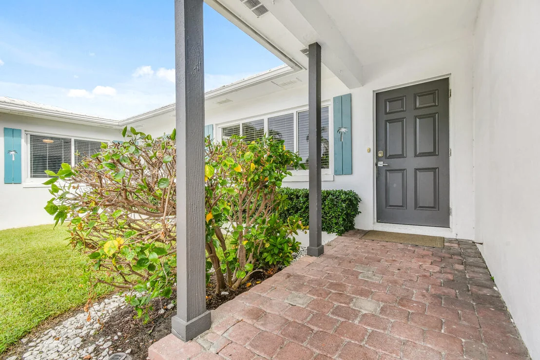 Photo of 1182 Beach Road