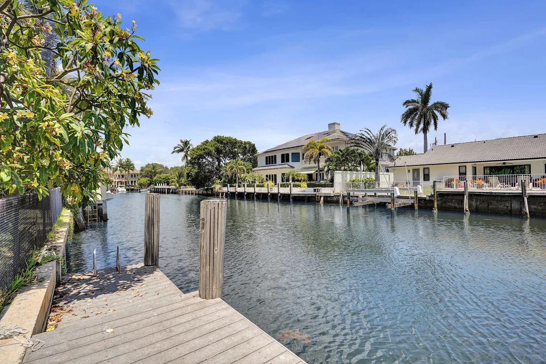 Photo of 933 Banyan Drive