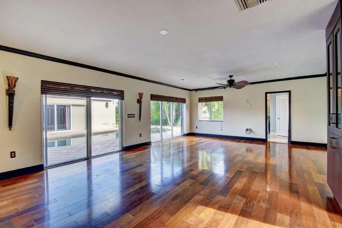 Photo of 998 Cypress Way