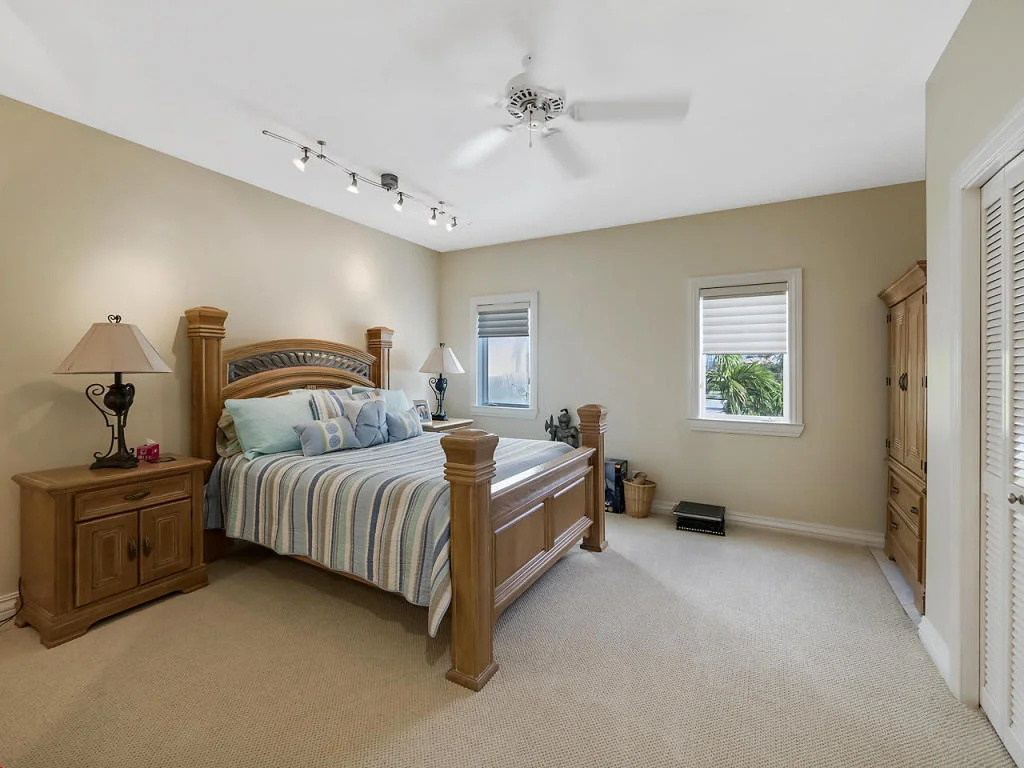 Photo of 939 Jasmine Drive