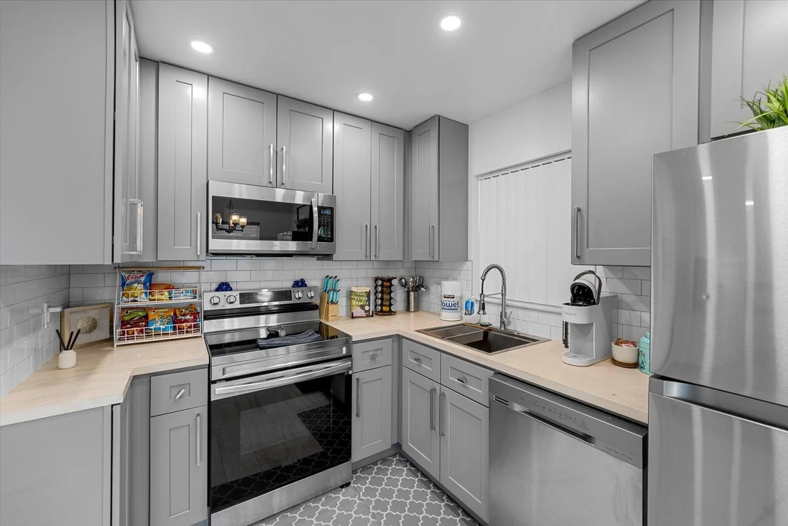 Photo of 210 6th Street