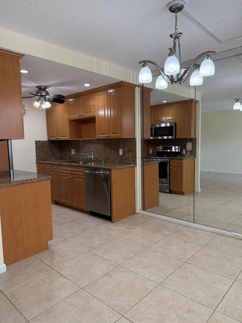 Photo of 2071 Exeter D