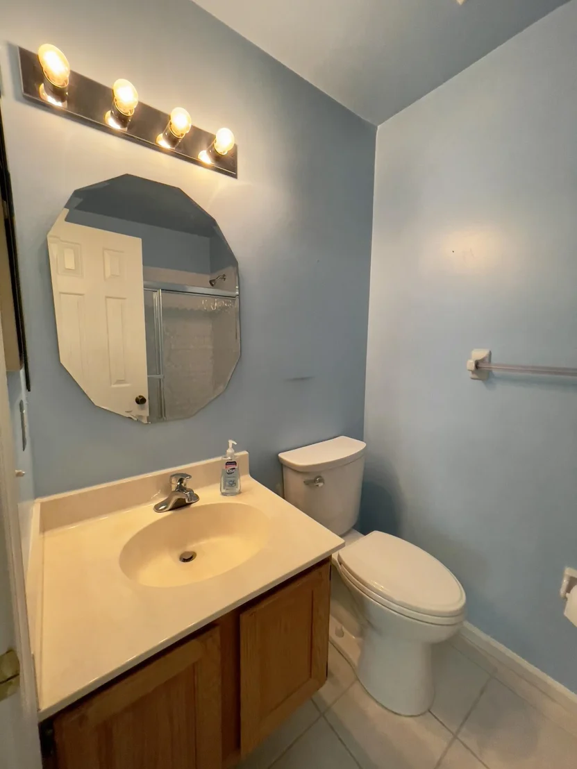 Photo of Unit B at 1002 Keystone Drive