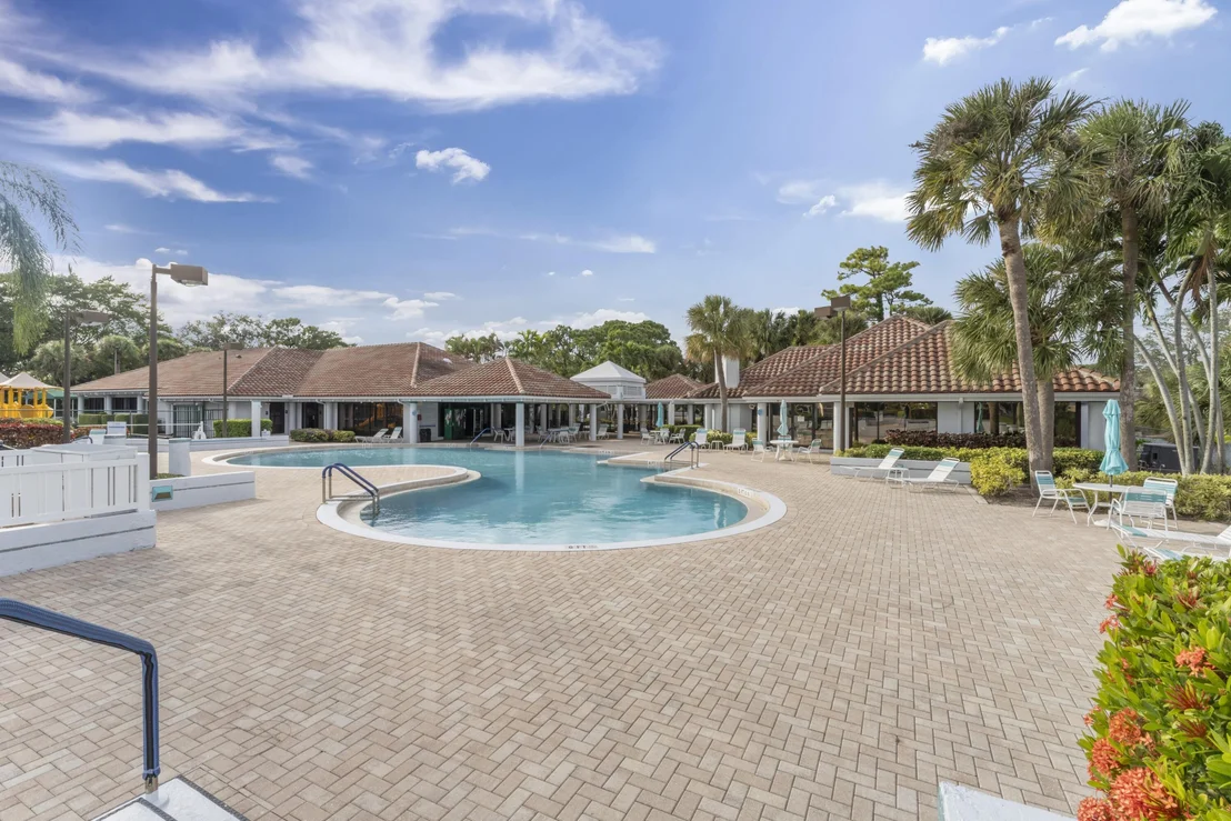 Photo of 2705 Pointe Circle