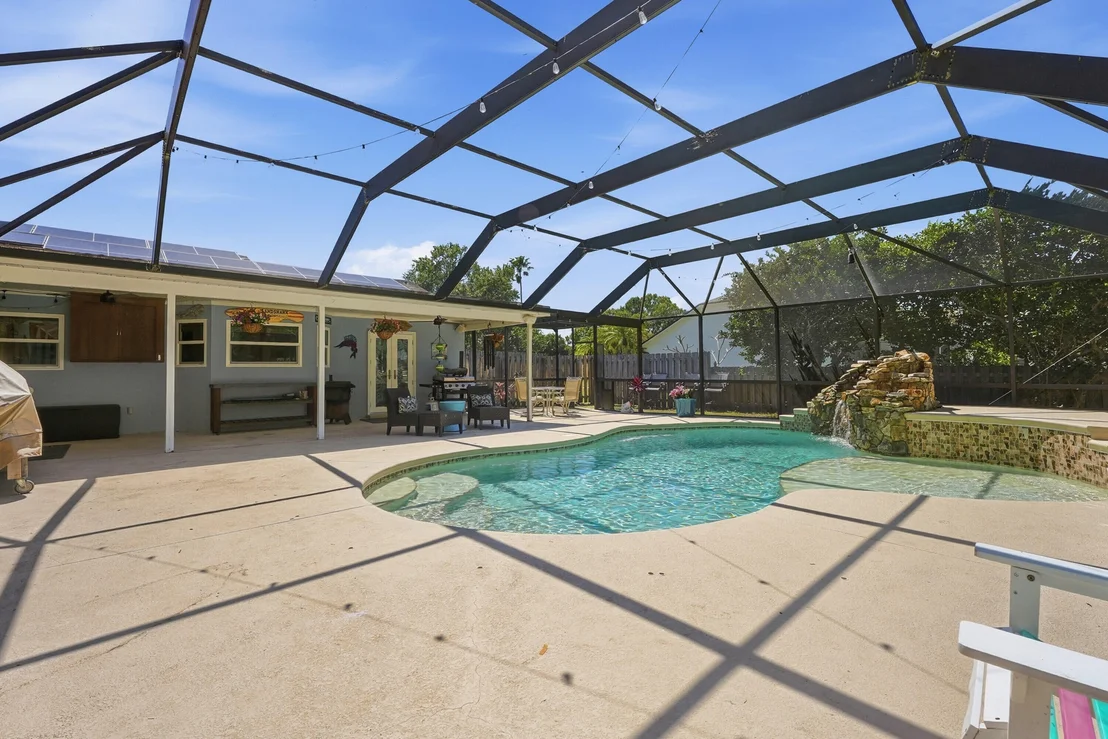 Photo of 15924 Laurel Oak Circle