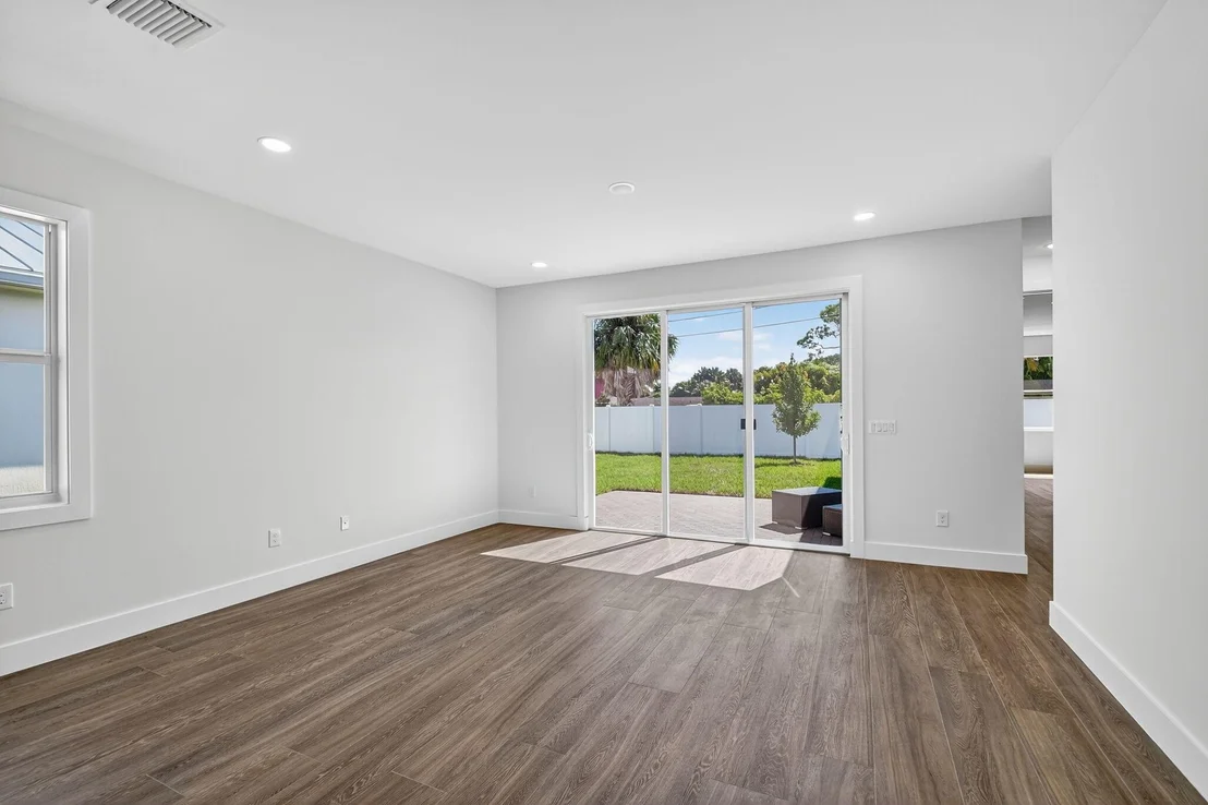 Photo of 607 N Loxahatchee Drive
