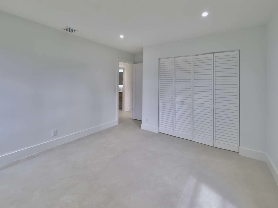 Photo of 236 SE 3rd Avenue