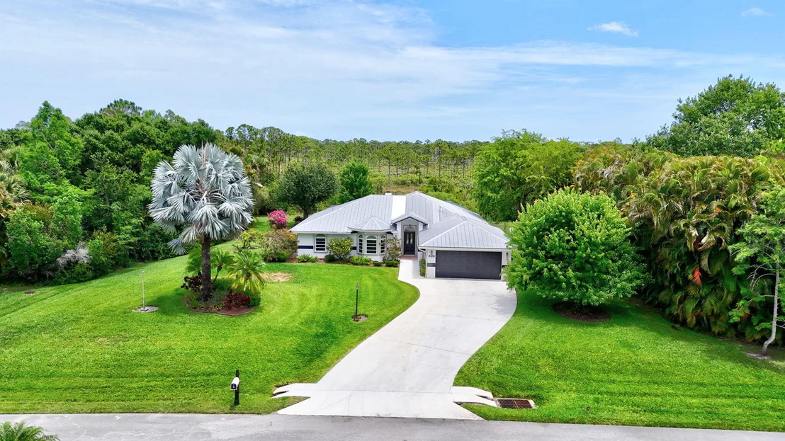 Photo of 895 SE Waterside Way