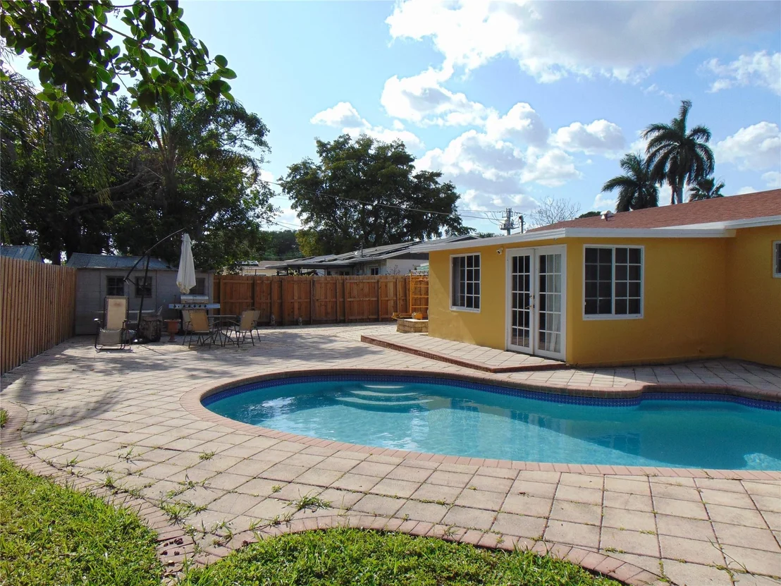 Photo of 6512 NW 9th Street
