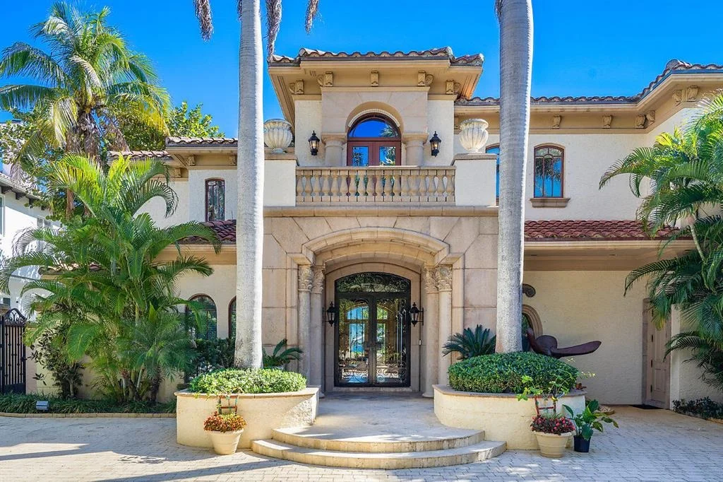 Photo of 719 N Ocean Boulevard