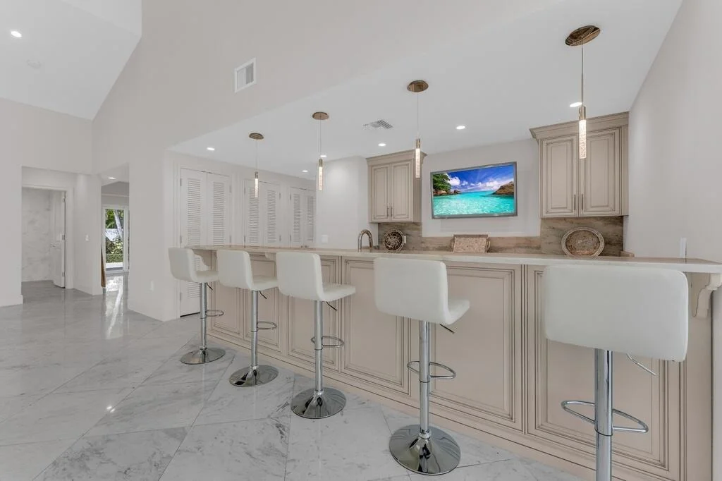 Photo of 355 Oakview Drive