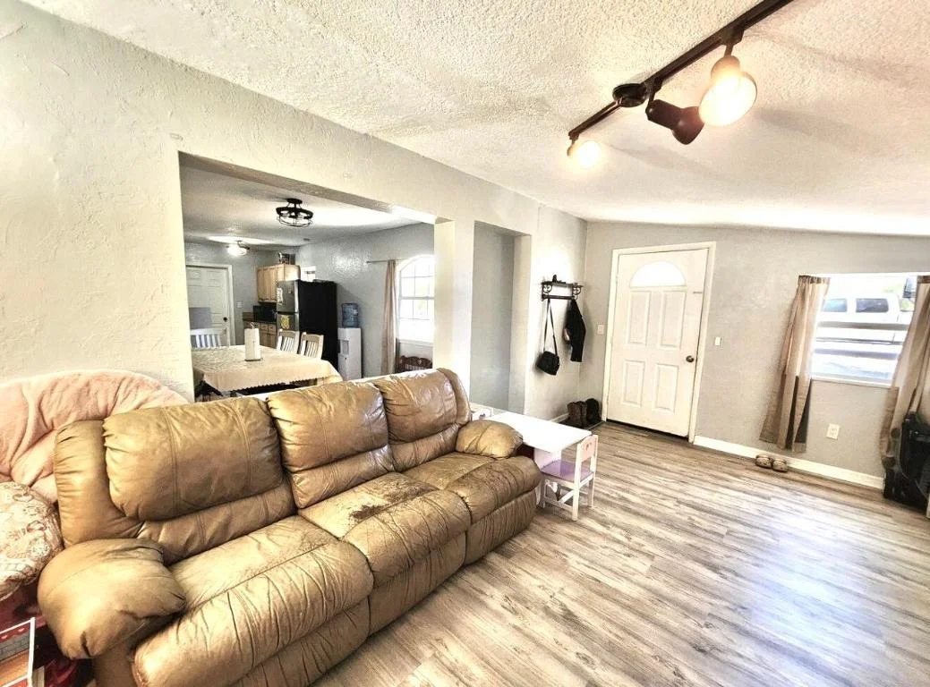 Photo of 3307 NW 33rd Avenue