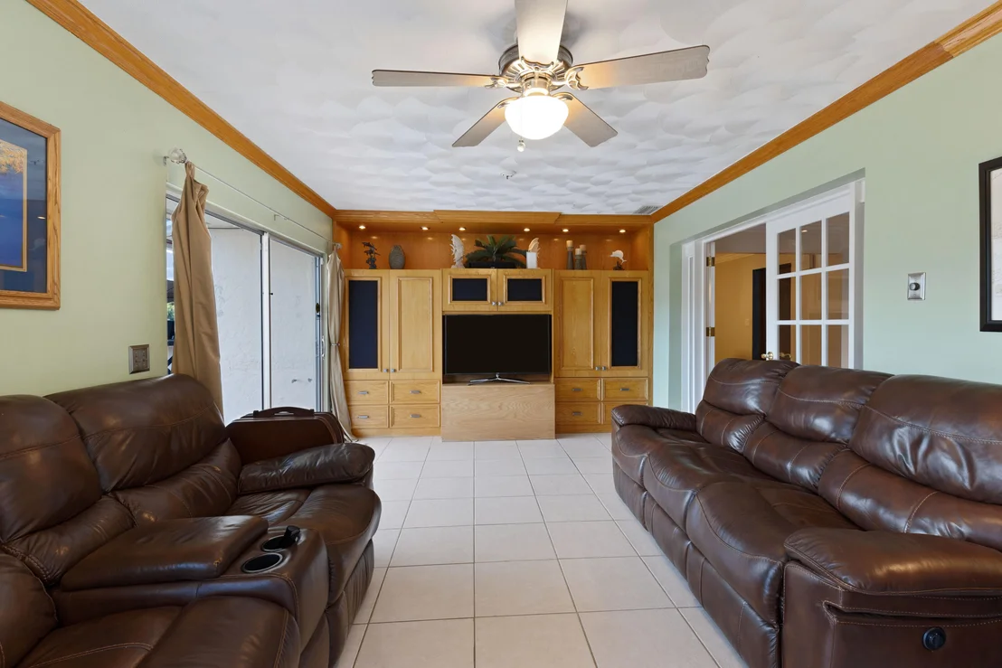 Photo of 634 Riviera Drive