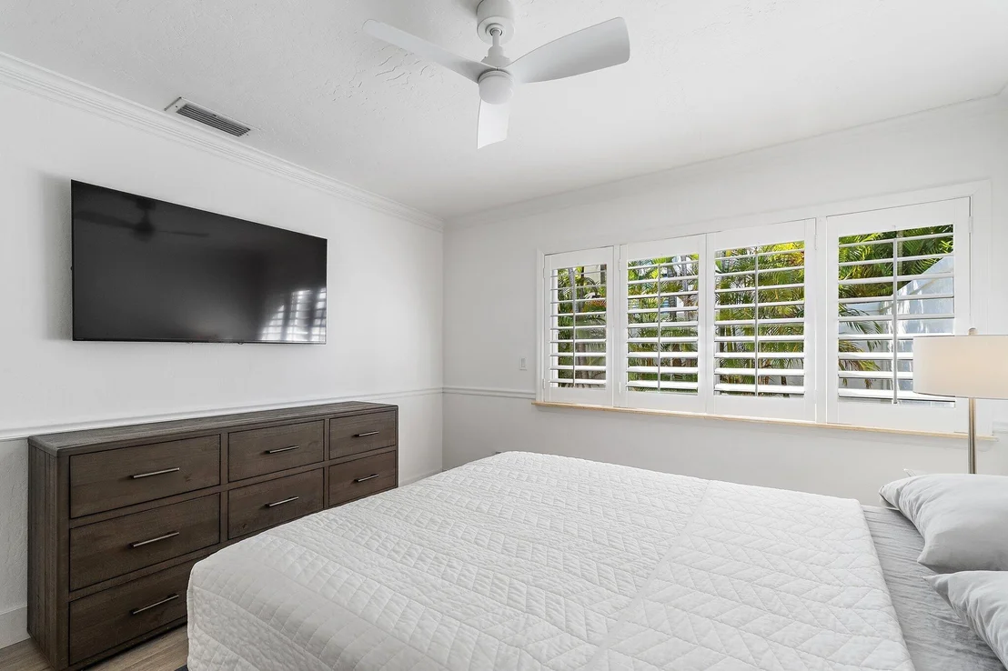 Photo of 102 W Sandpiper Circle