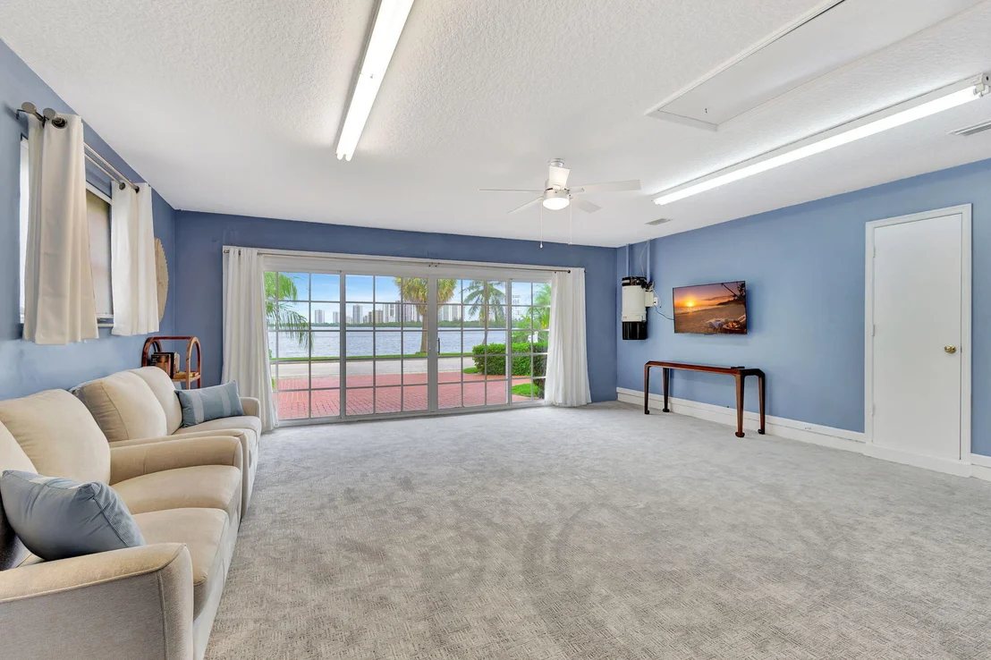 Photo of 1141 Pine Point Road