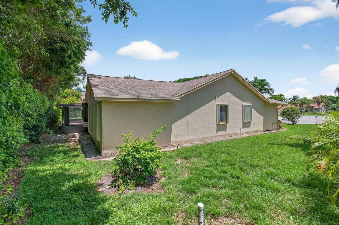 Photo of 2925 Riviera Drive