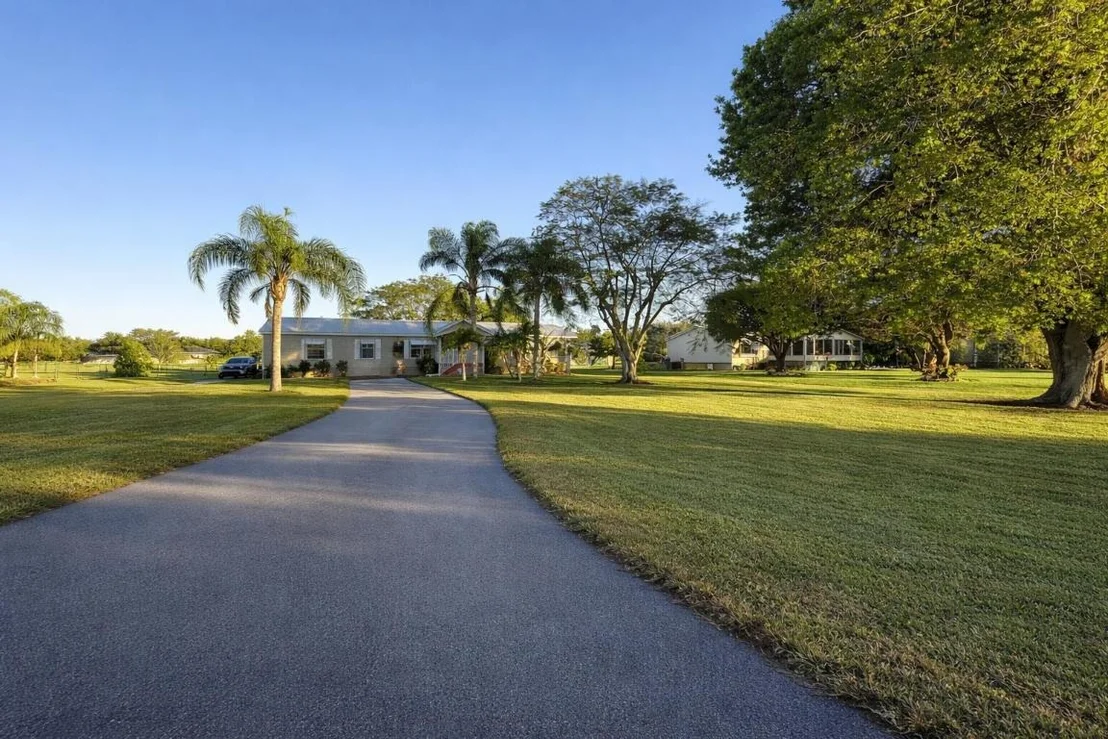 Photo of 4096 SW 9th Way