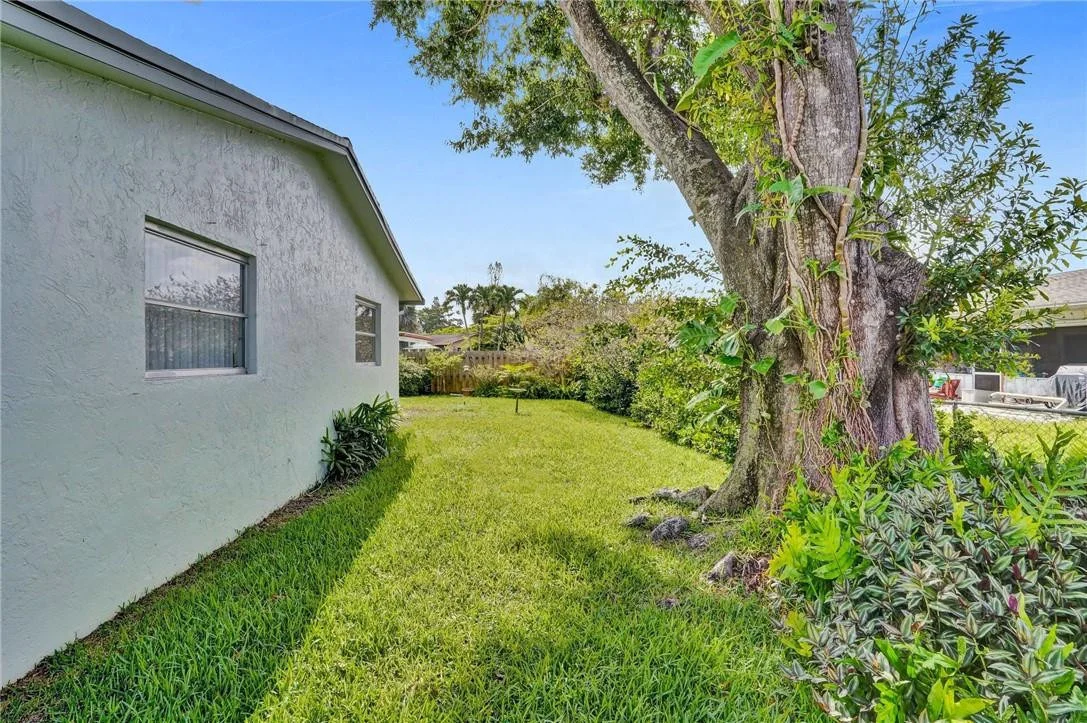 Photo of 7940 NW 9th Street