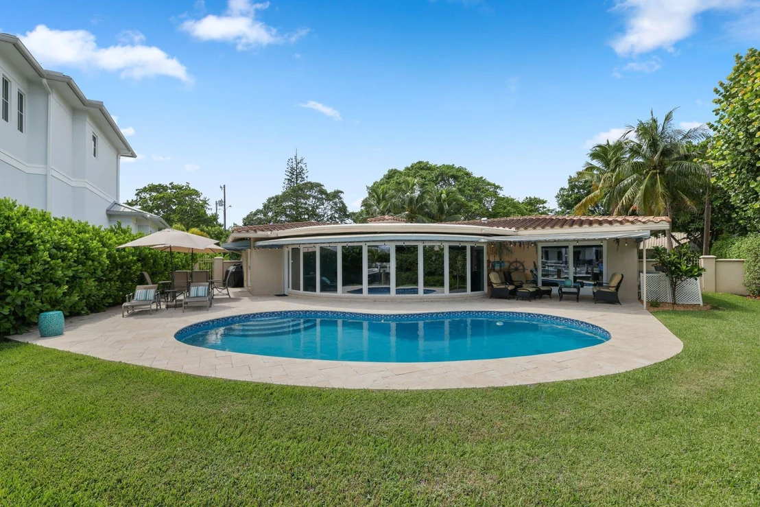 Photo of 910 Banyan Drive