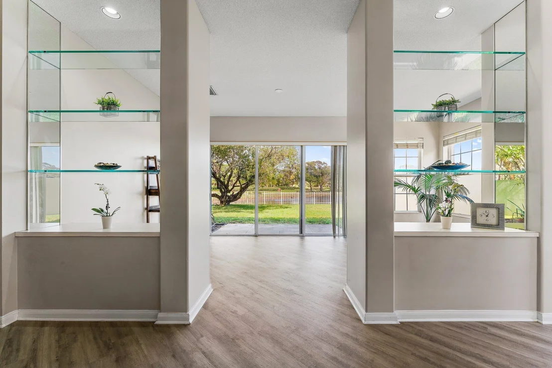 Photo of 100 Hampton Circle