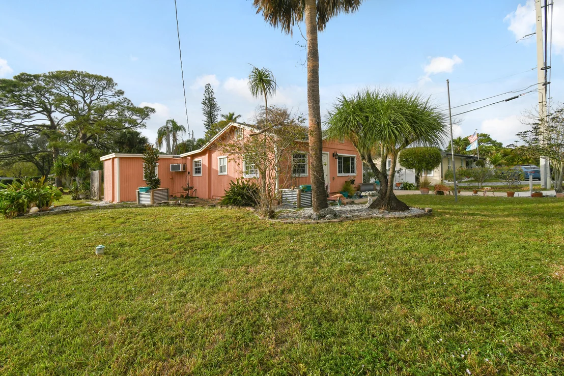 Photo of 302 N Loxahatchee Drive