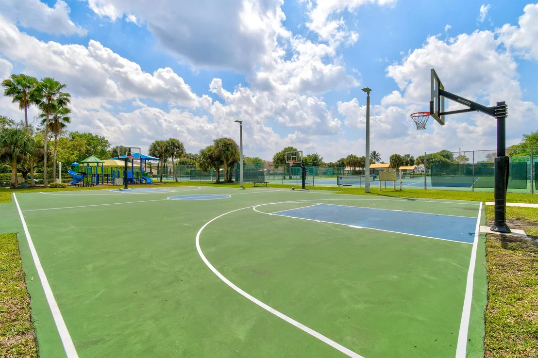 Photo of 1133 Egret Circle S