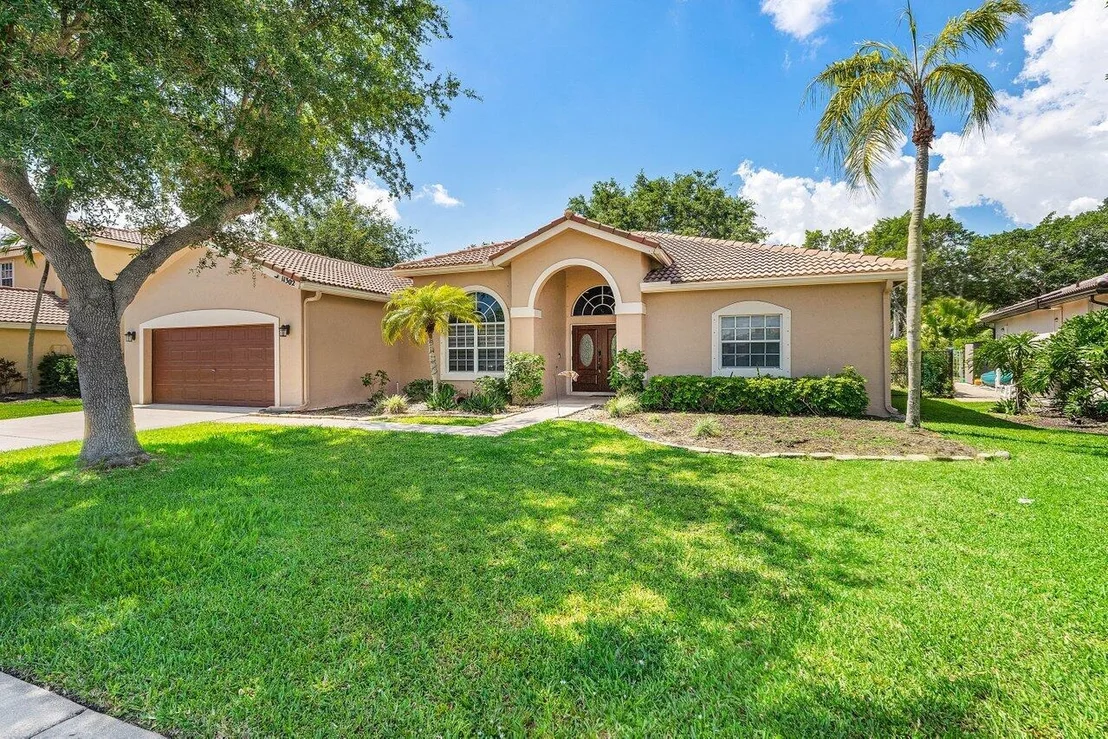 Photo of 11302 Edgewater Circle