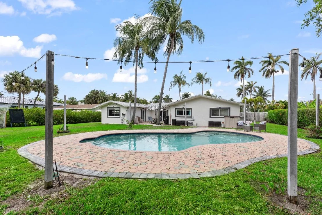 Photo of 912 Roberts Road