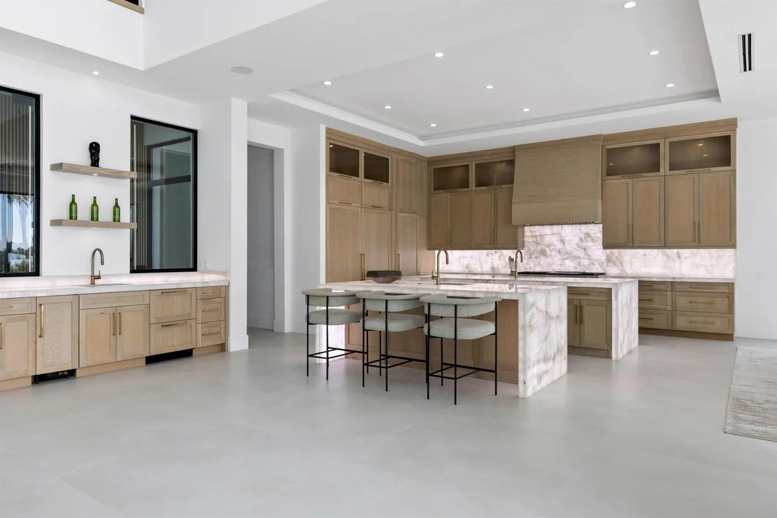 Photo of 88 W Riverside Drive