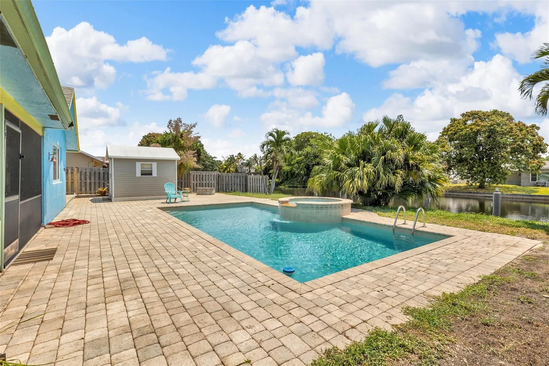 Photo of 2919 Cormorant Road