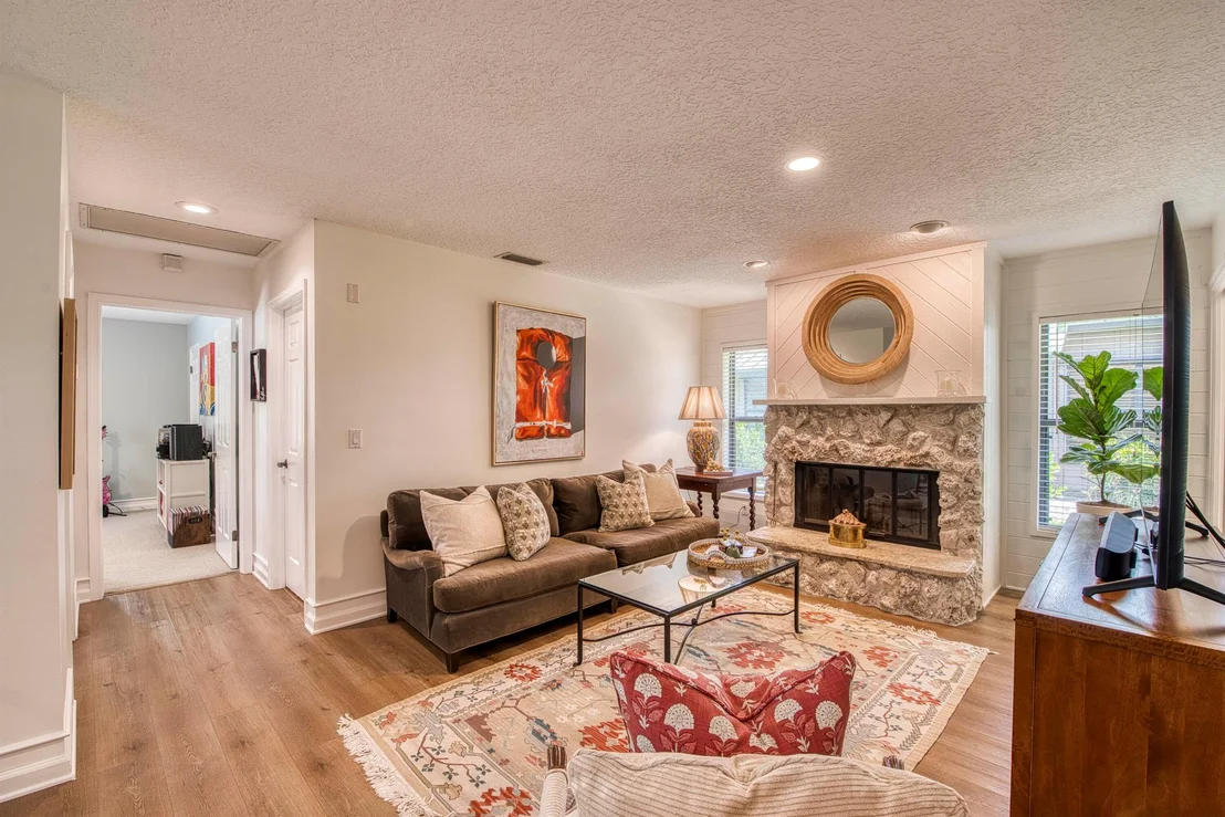 Photo of 18402 Lake Bend Drive
