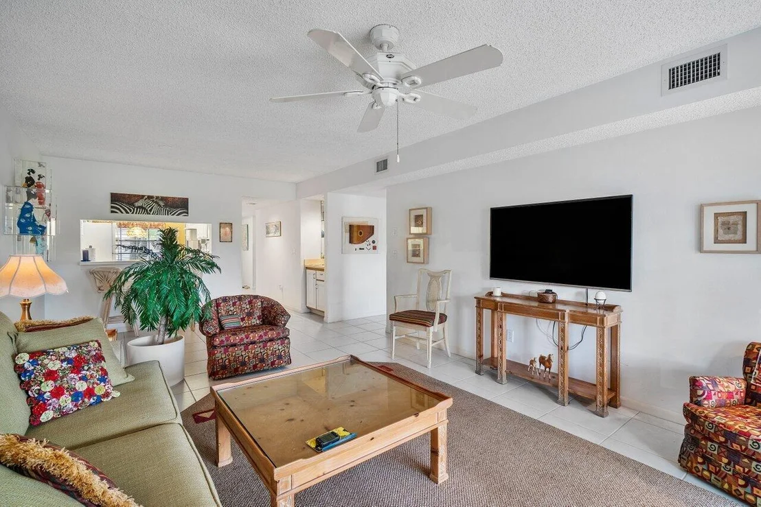 Photo of Unit A at 1501 Pinecrest Circle