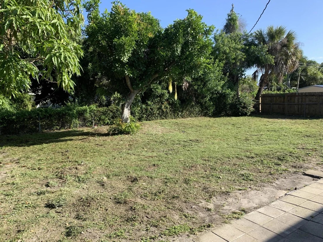 Photo of 319 Hibiscus Street