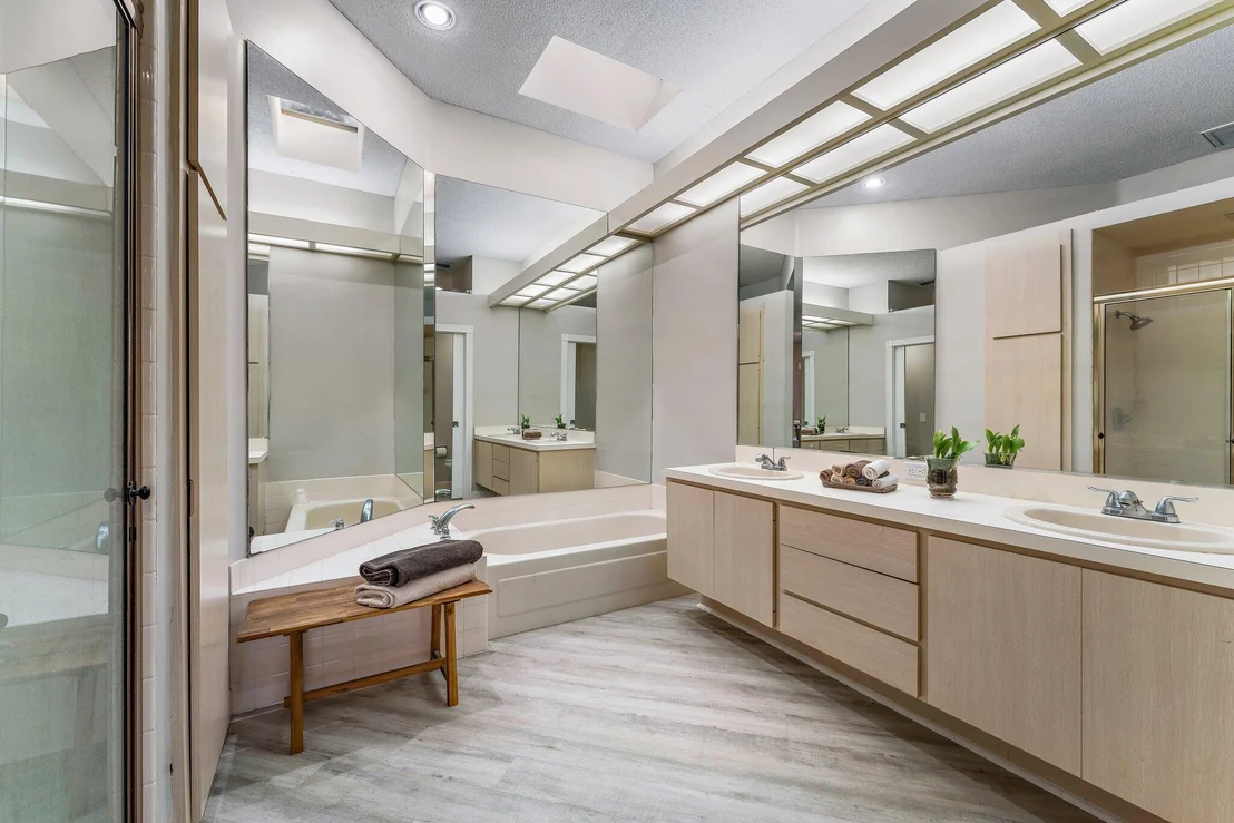Photo of 100 Hampton Circle