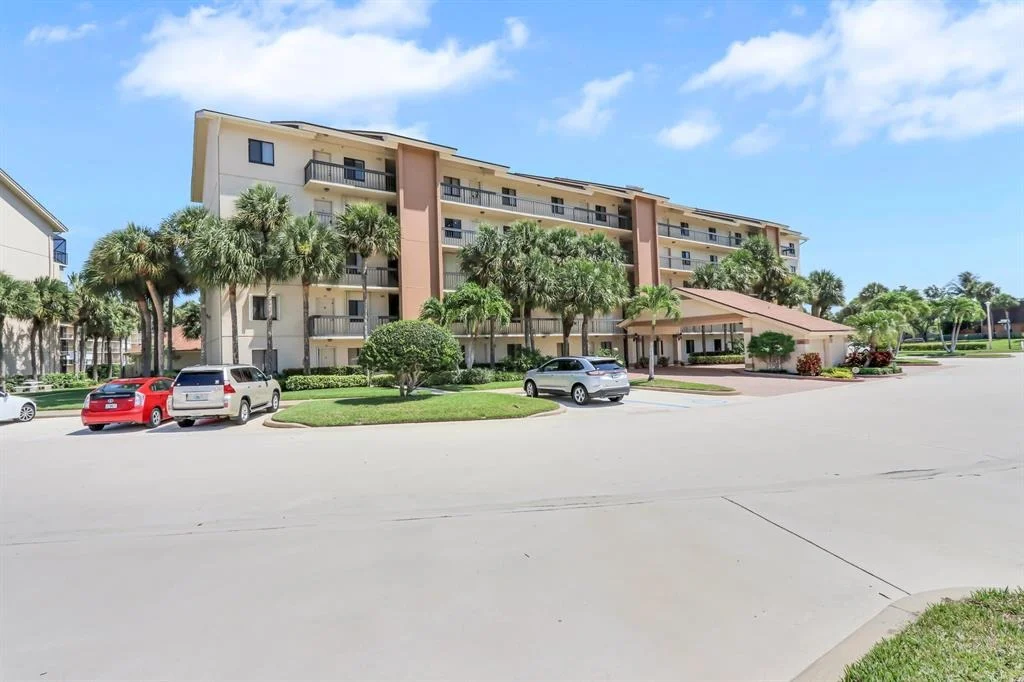 Photo of Unit 402 at 1201 Seafarer Circle