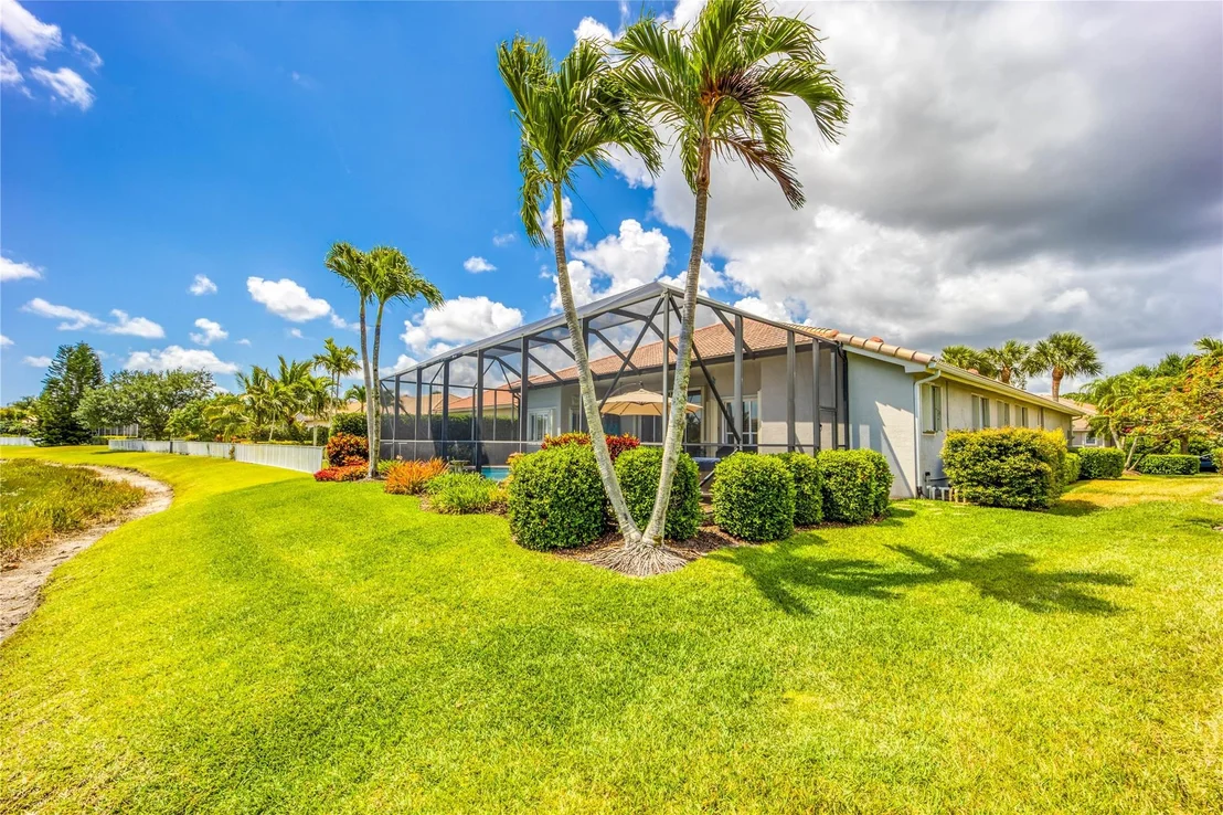 Photo of 6945 SE Bay Hill Drive