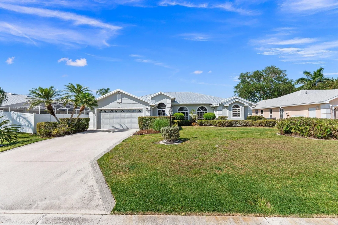 Photo of 6875 Bronte Circle