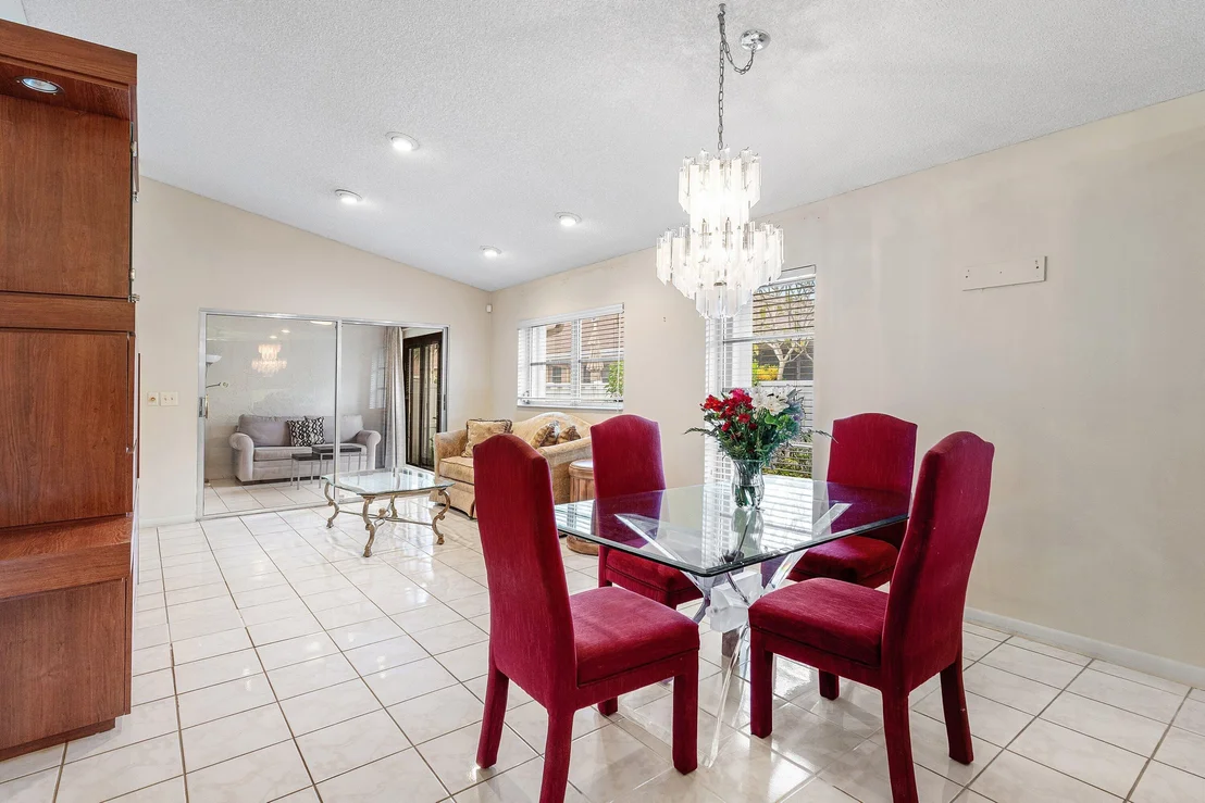 Photo of Unit D at 8077 Springtree Road