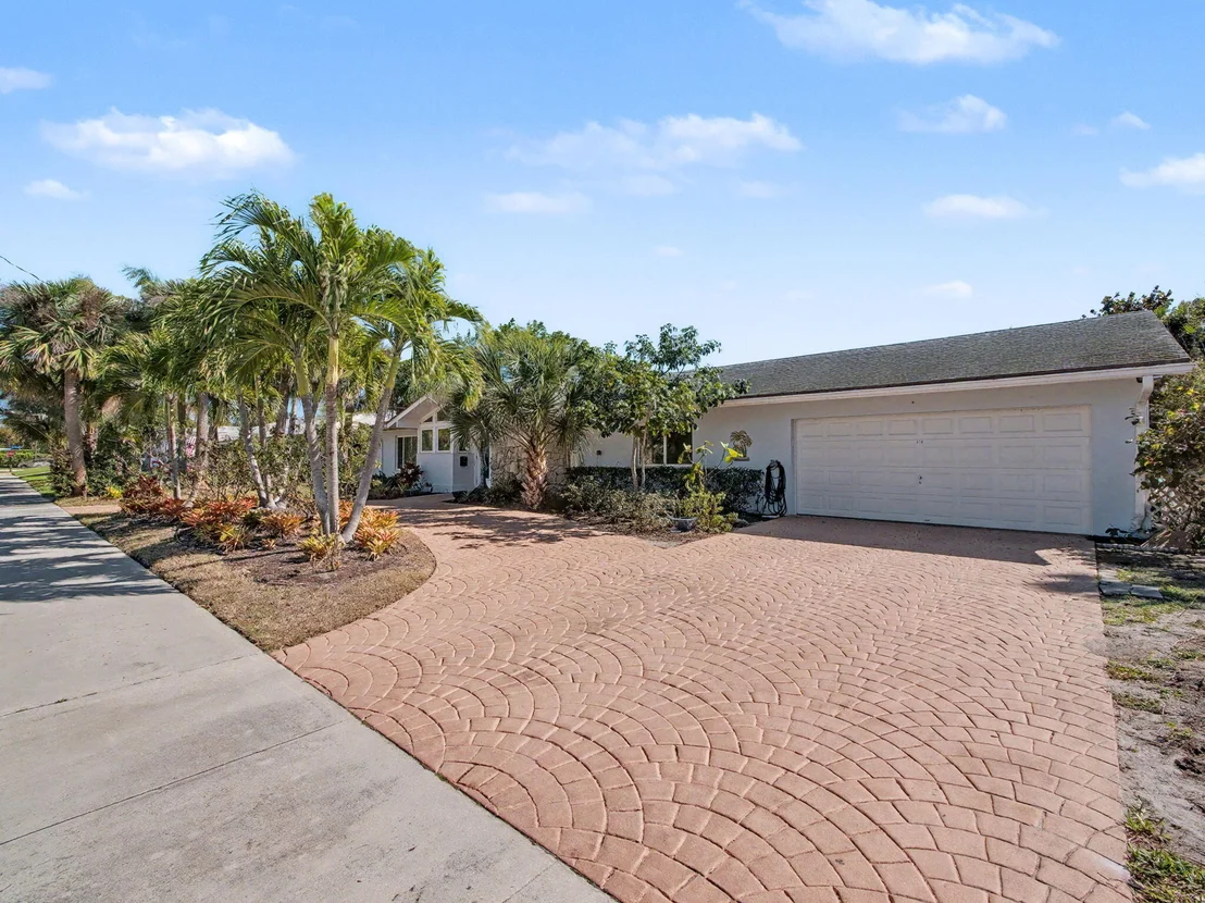 Photo of 618 Riverside Road