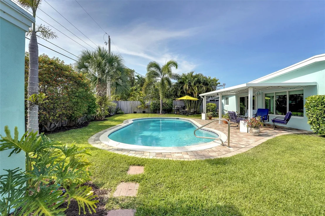 Photo of 17 SE 9th Avenue