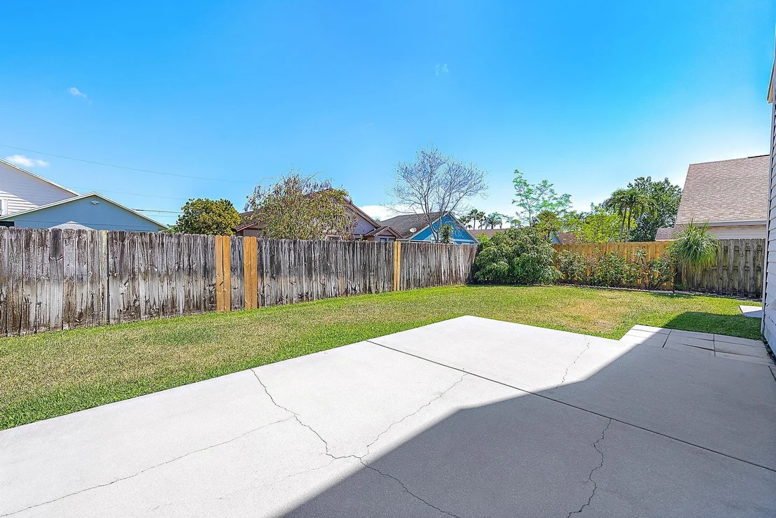 Photo of 6089 Adams Street