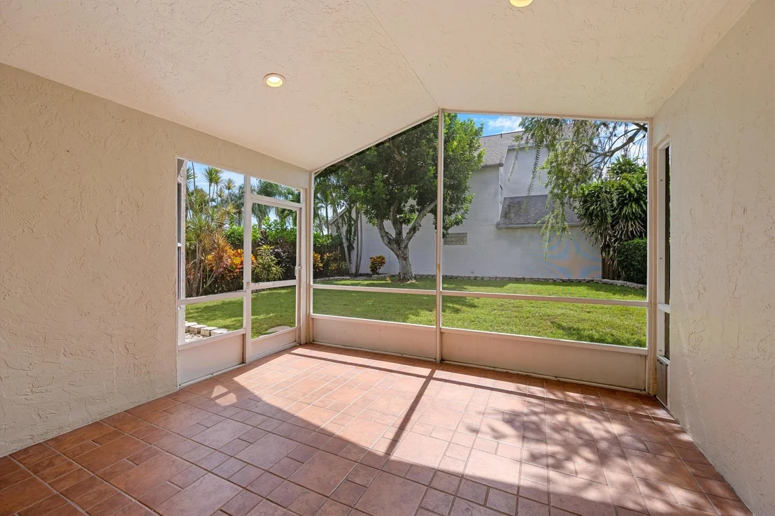 Photo of 1069 Aviary Road